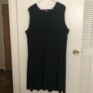 sleeveless black dress